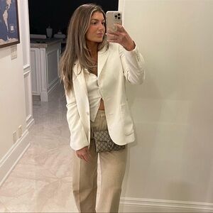 Meet your Posher, Hope